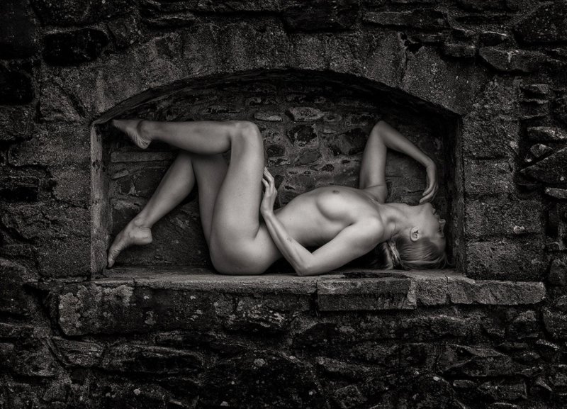 Home photo shoot in the style of nude