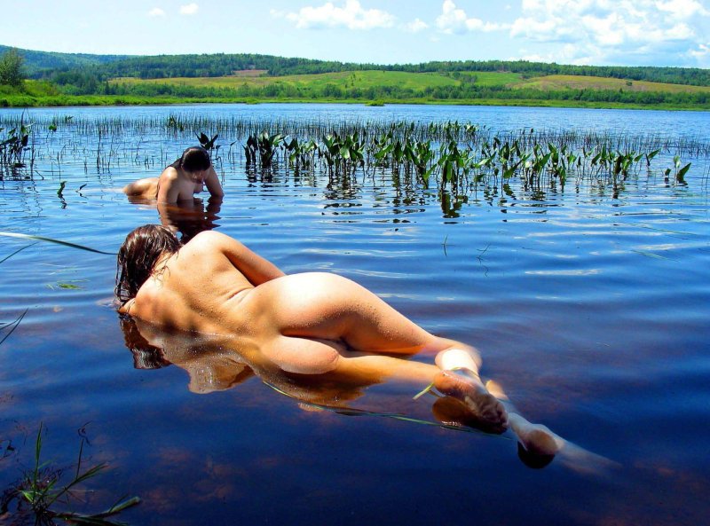 Naked women on the shore of lake