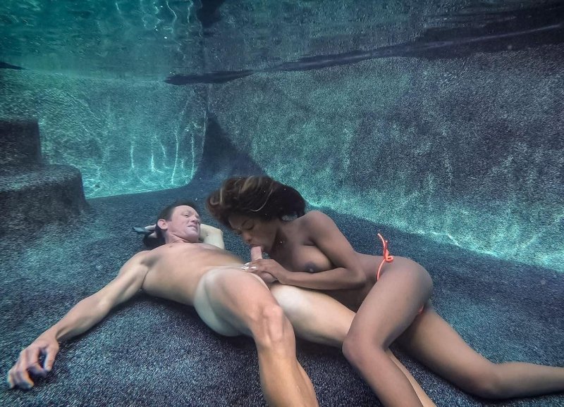 Erotic underwater performance