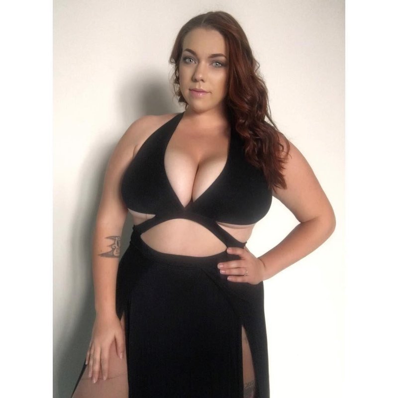 Ashleigh Dunn Model Plus Saiz