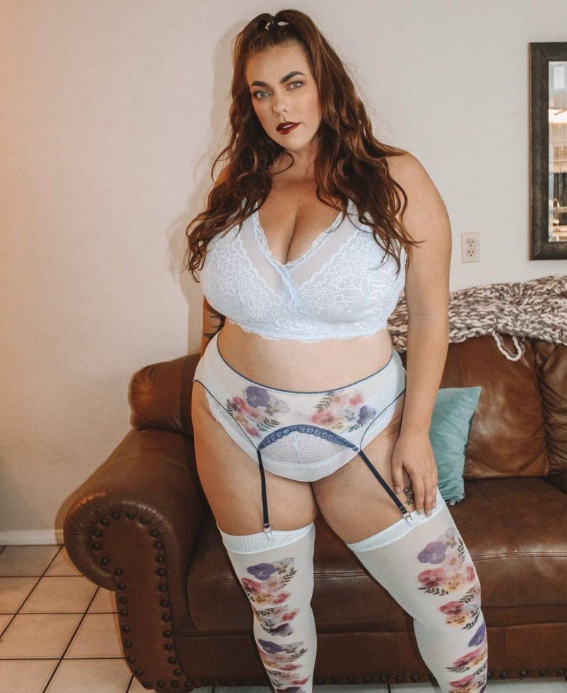 Ashleigh Dunn Model Plus Saiz