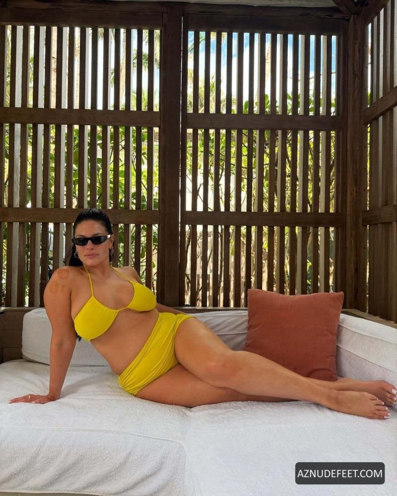 Stylish swimwear for full women