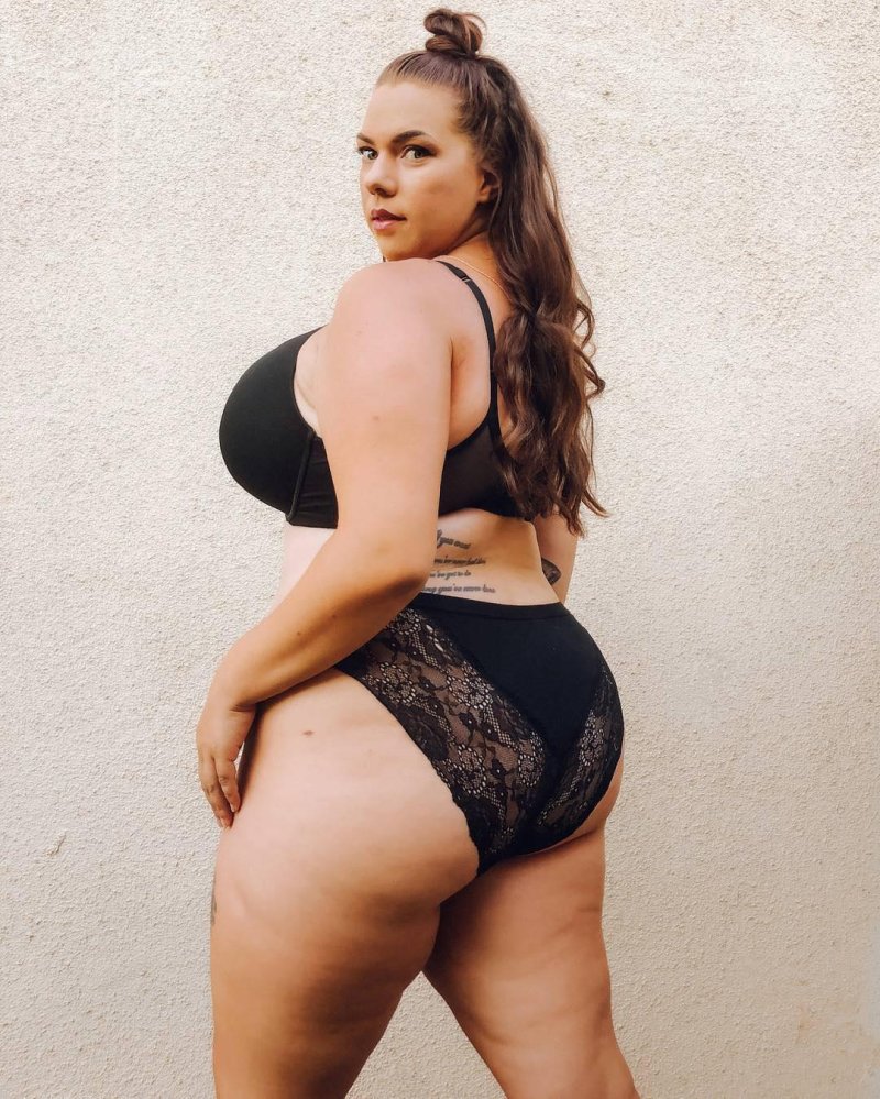 Ashleigh Dunn Model Plus Saiz