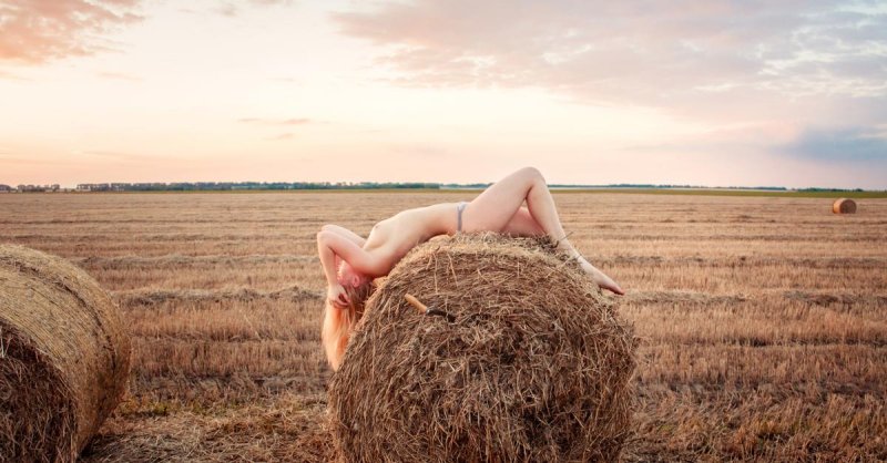 Photo session with hay stacks