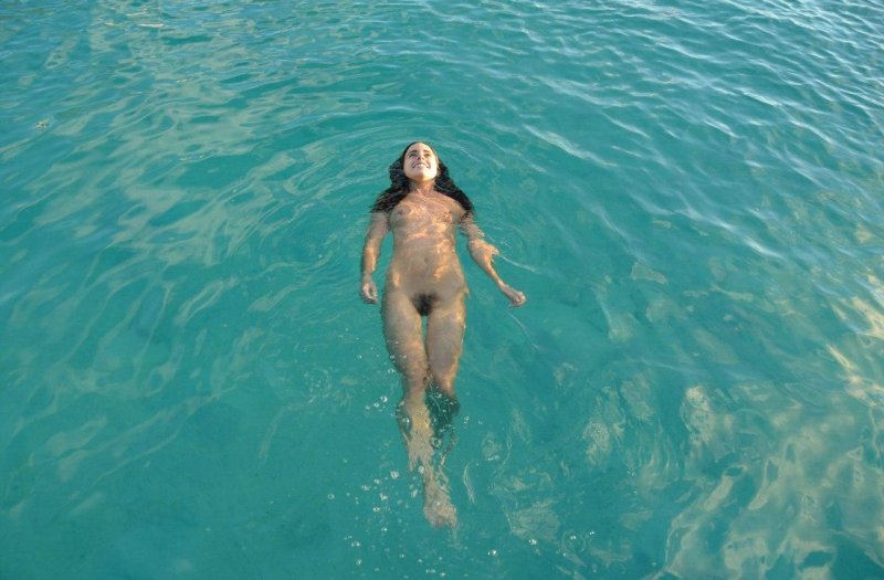 Girl in the pool under water