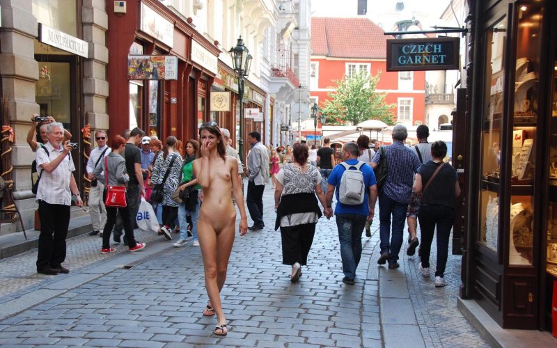 It walked naked along the street