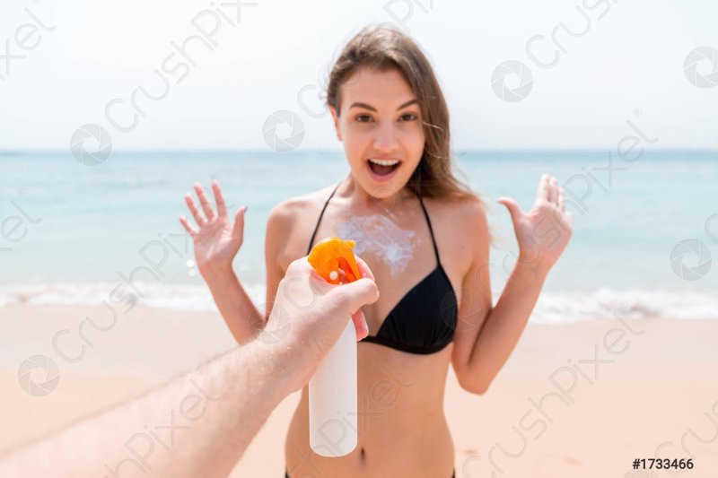 On the beach of women
