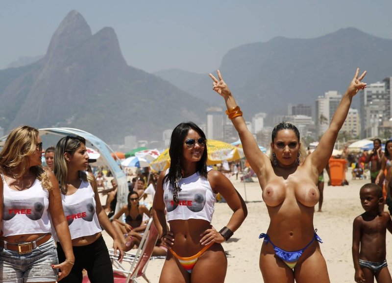 Braziliani on the beach Toples