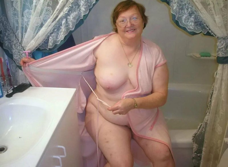 Fat old women in peignoire