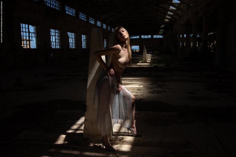 Zoya Yarovitsyna photo session in an abandoned building