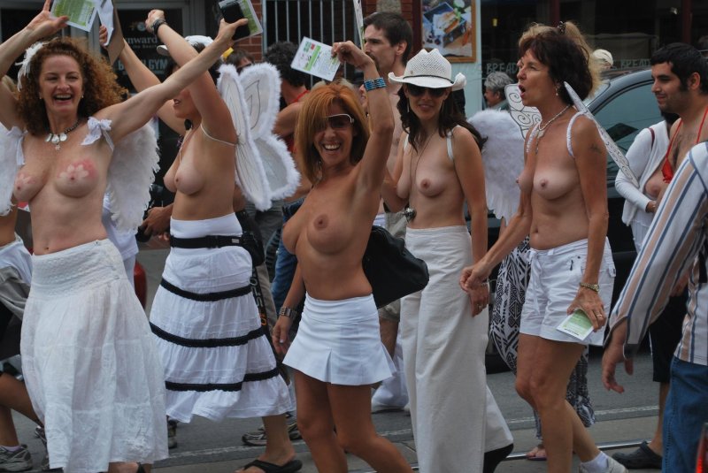Women with naked tits
