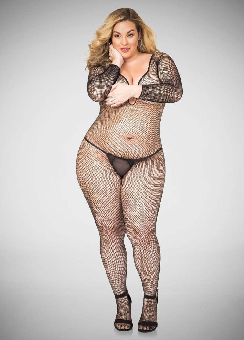 Models plus saz naked