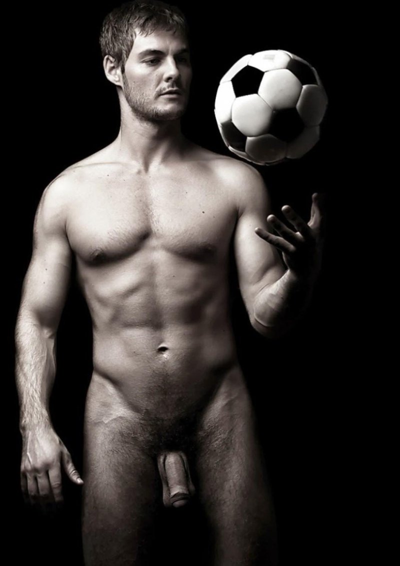 Naked famous football players