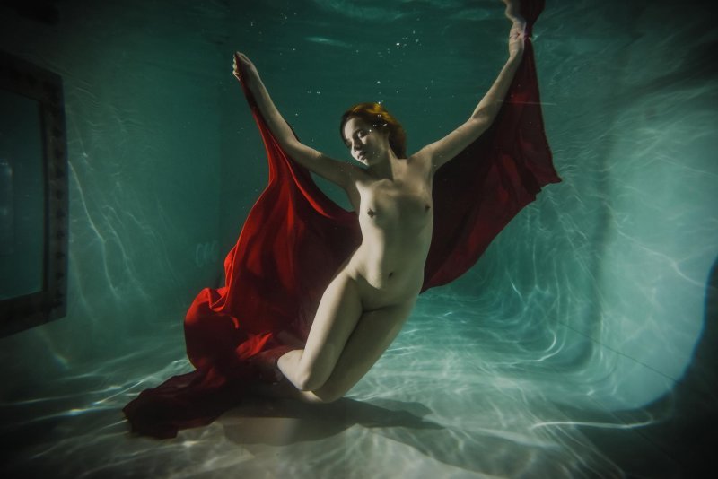 Girls under water