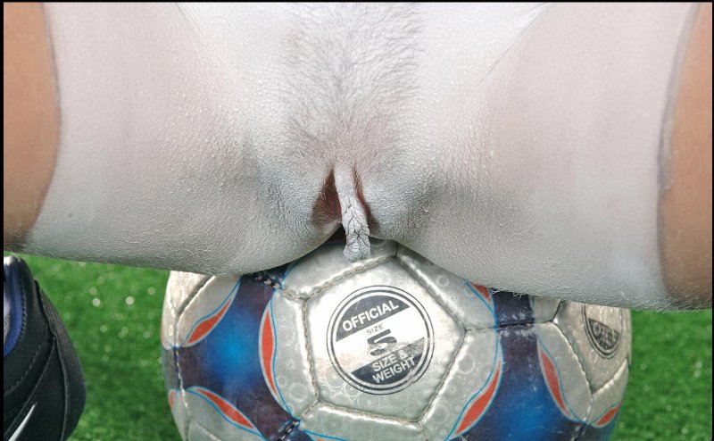 Naked football players Bodiart