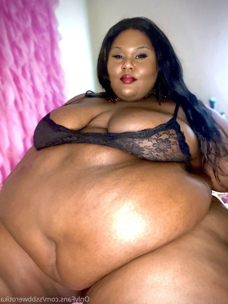 Naked SSBBW with a hanging stomach