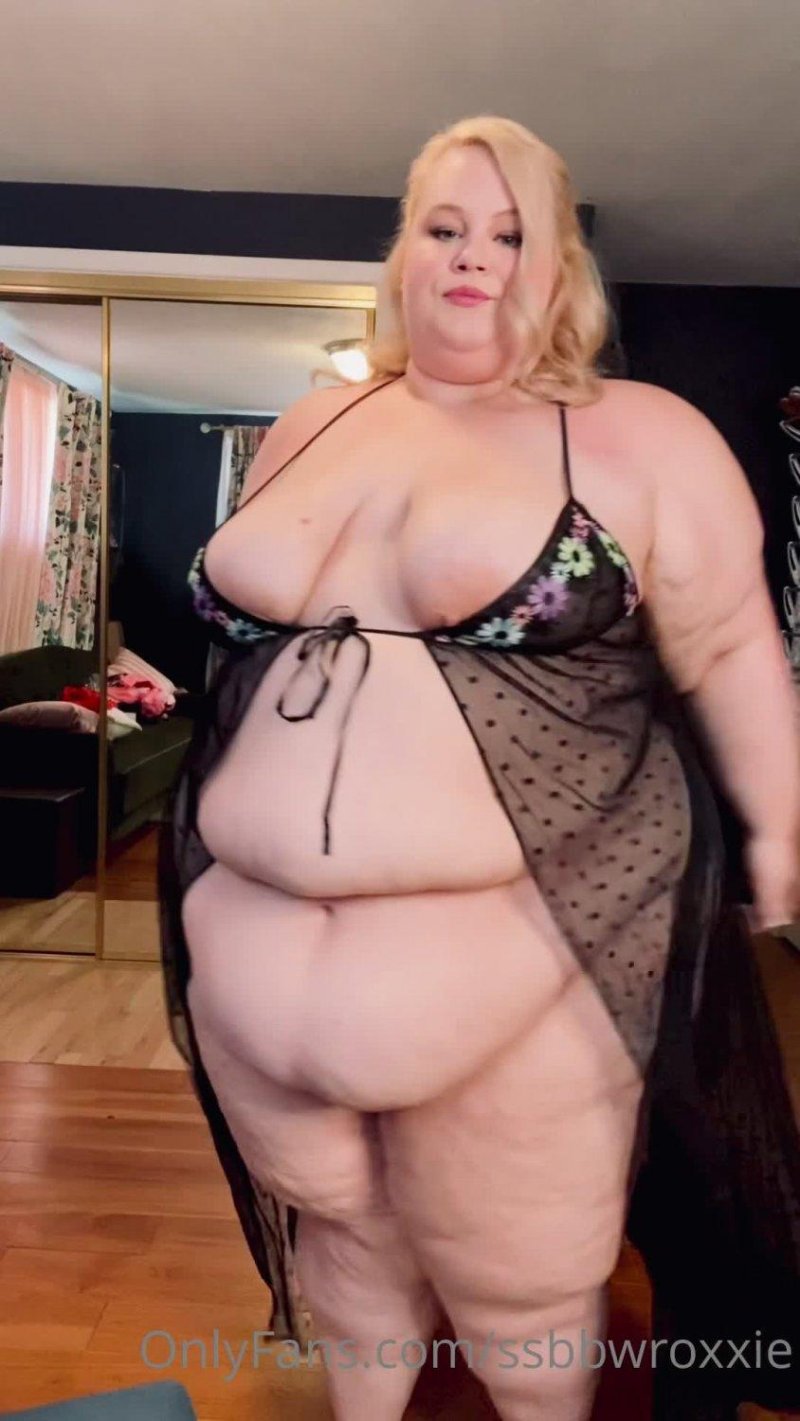 Foxy Roxxie Naked bbw