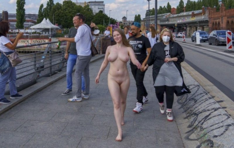 It walked naked along the street