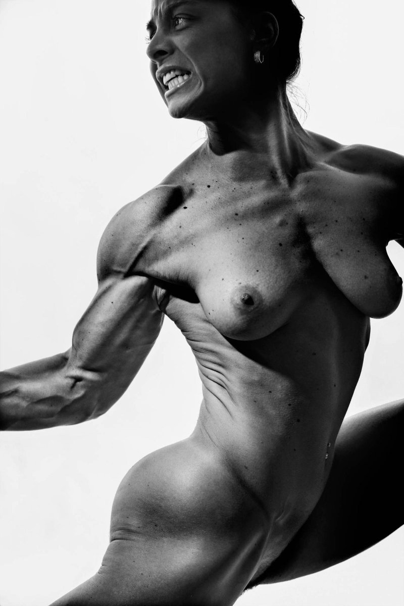 Rachel Kummon muscle nude