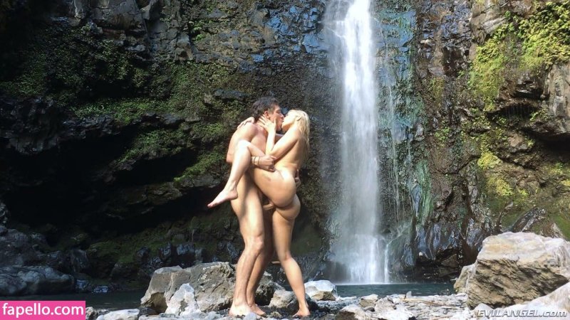 Sex at the waterfall
