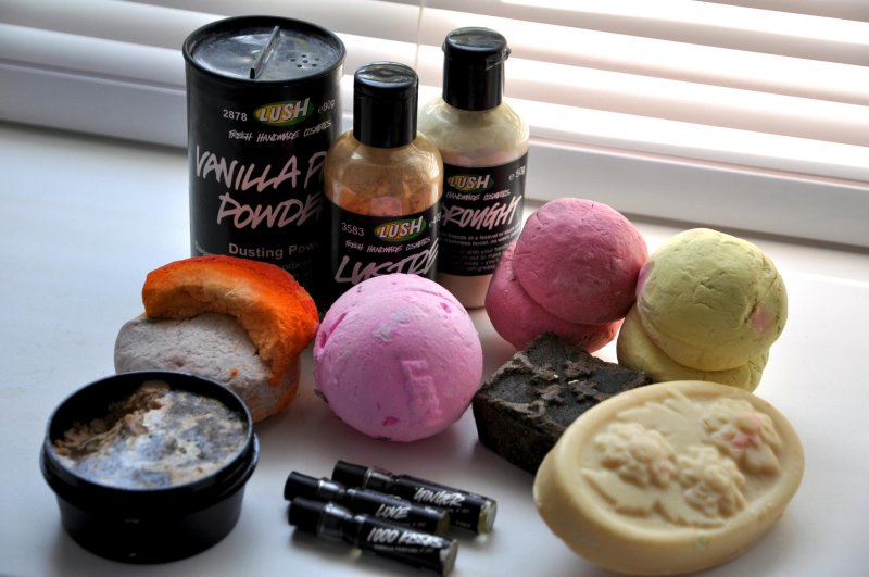 Lush bath bomb