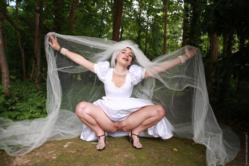 Bride in wedding dresses without panties