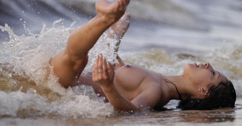 Erotic photo shoot in water
