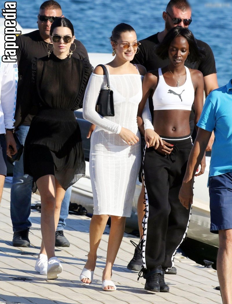 Bella and Gigi Hadid