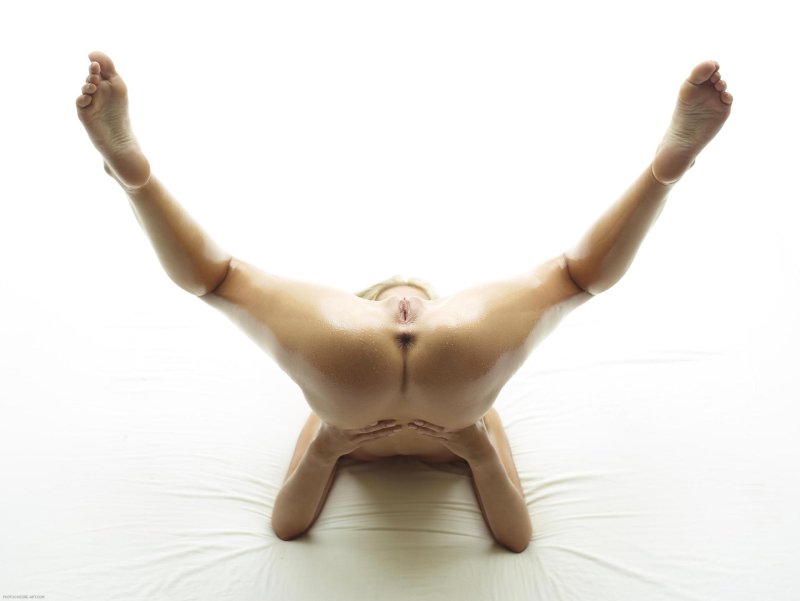 Naked women raise her legs