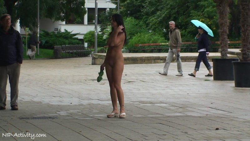The girl undressed to dispute