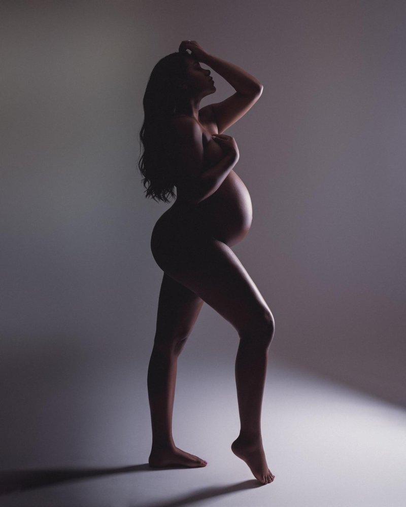 Photoshoot of a pregnant idea