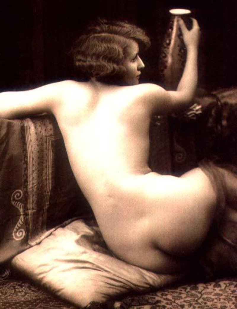 Retro nude