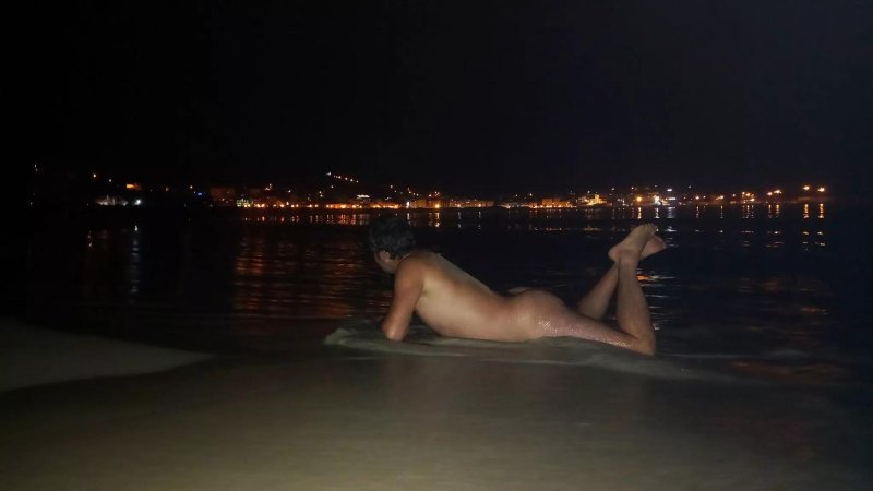 Sklar VOKS Naked on the beach