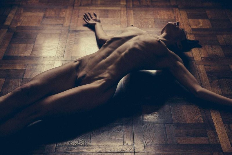 Girls nude with cubes press