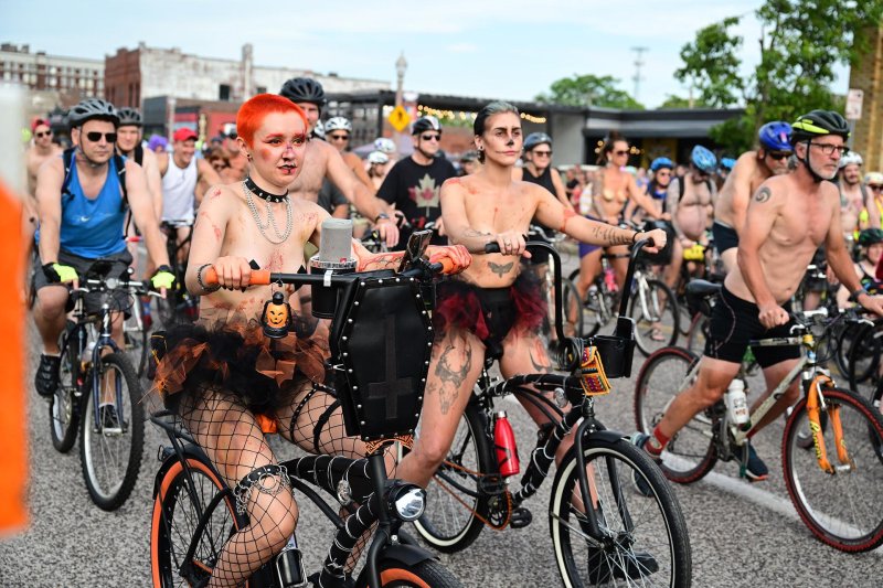 Naked bicycle racket in London