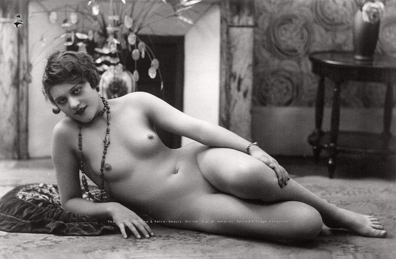 Nude retro