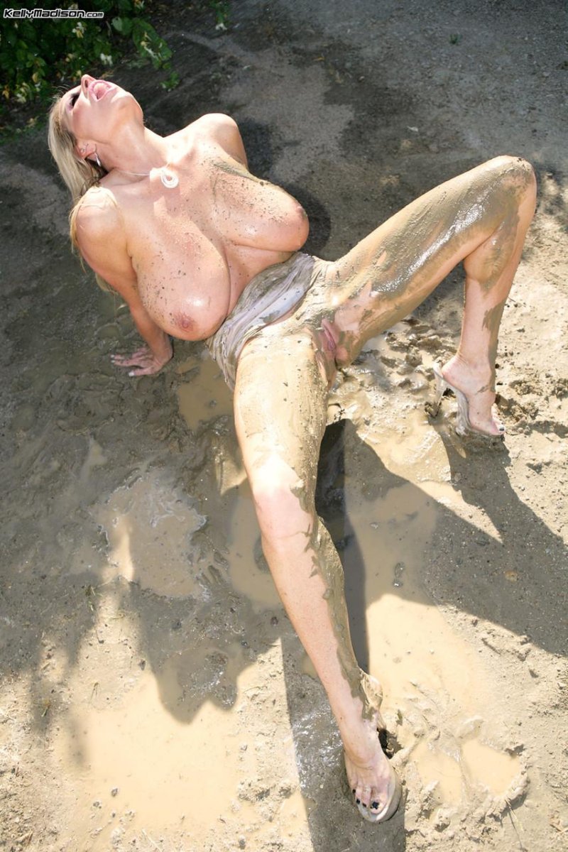 Big boobs in mud