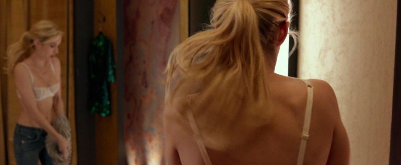 Emma Roberts Nude