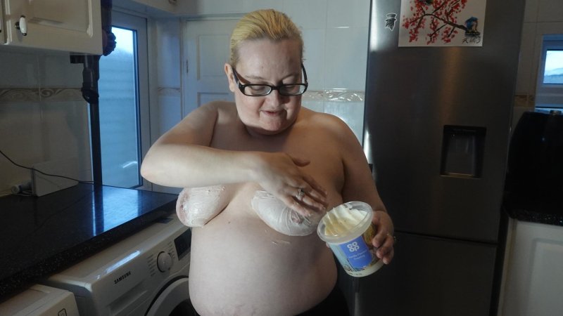 Pregnant Selfie boobs