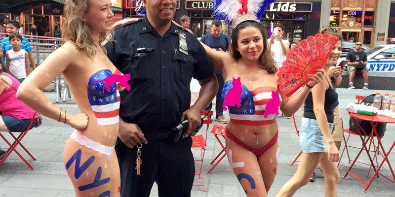 Girls Topless in New York