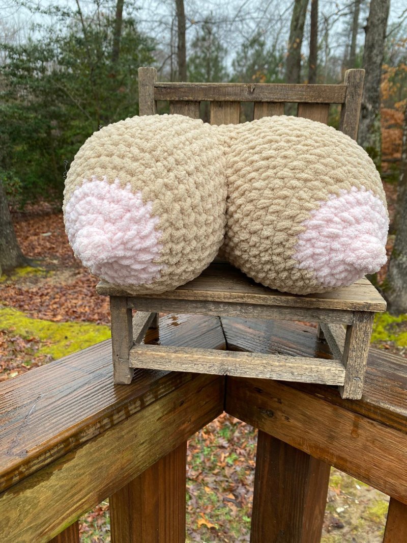 Breast pillow