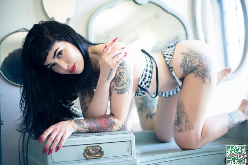 Girls with tattoos