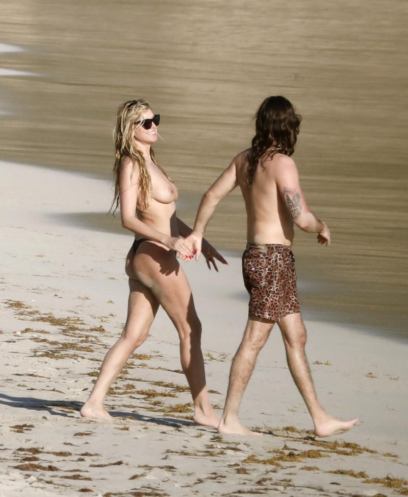 Heidi Klum and Tom Kaulitz on the beach