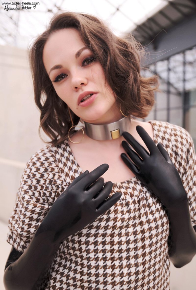 Female leather gloves