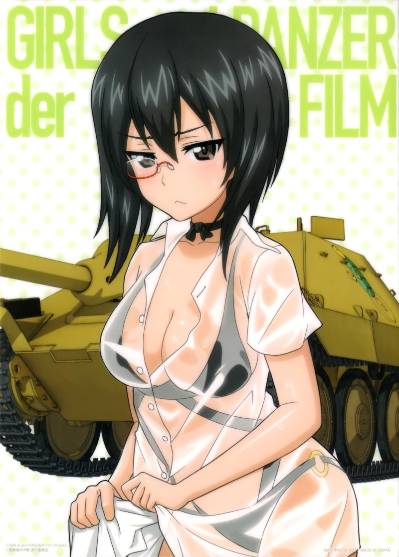 Girls and tanks of Momo Kavasima