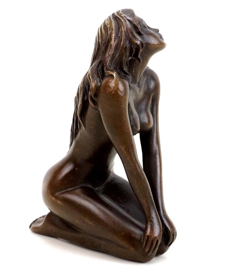Figure Nude girl