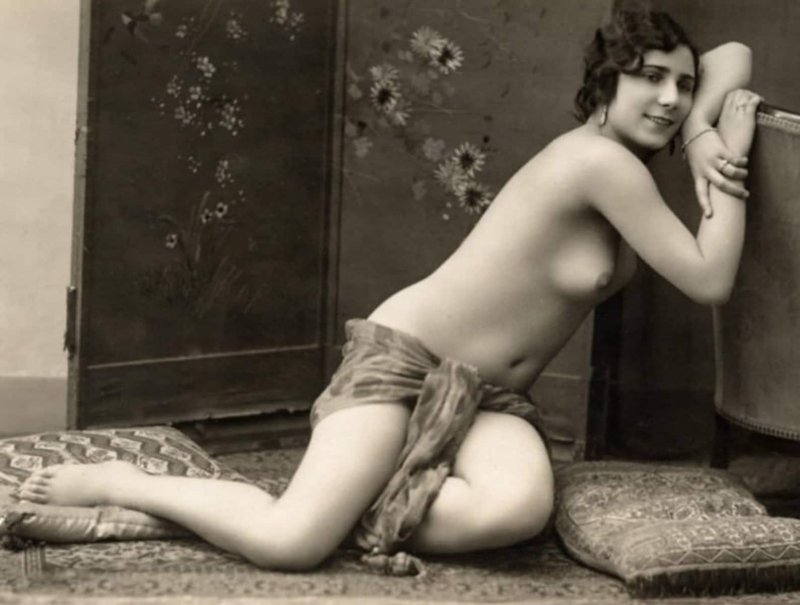 Naked relatives retro